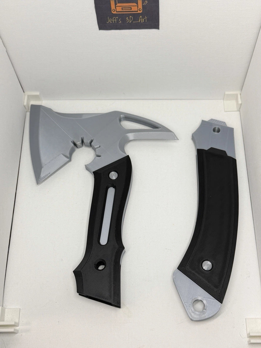 Resident Evil: Requiem – Leon S. Kennedy Tomahawk Hatchet AXE Cosplay 1:1