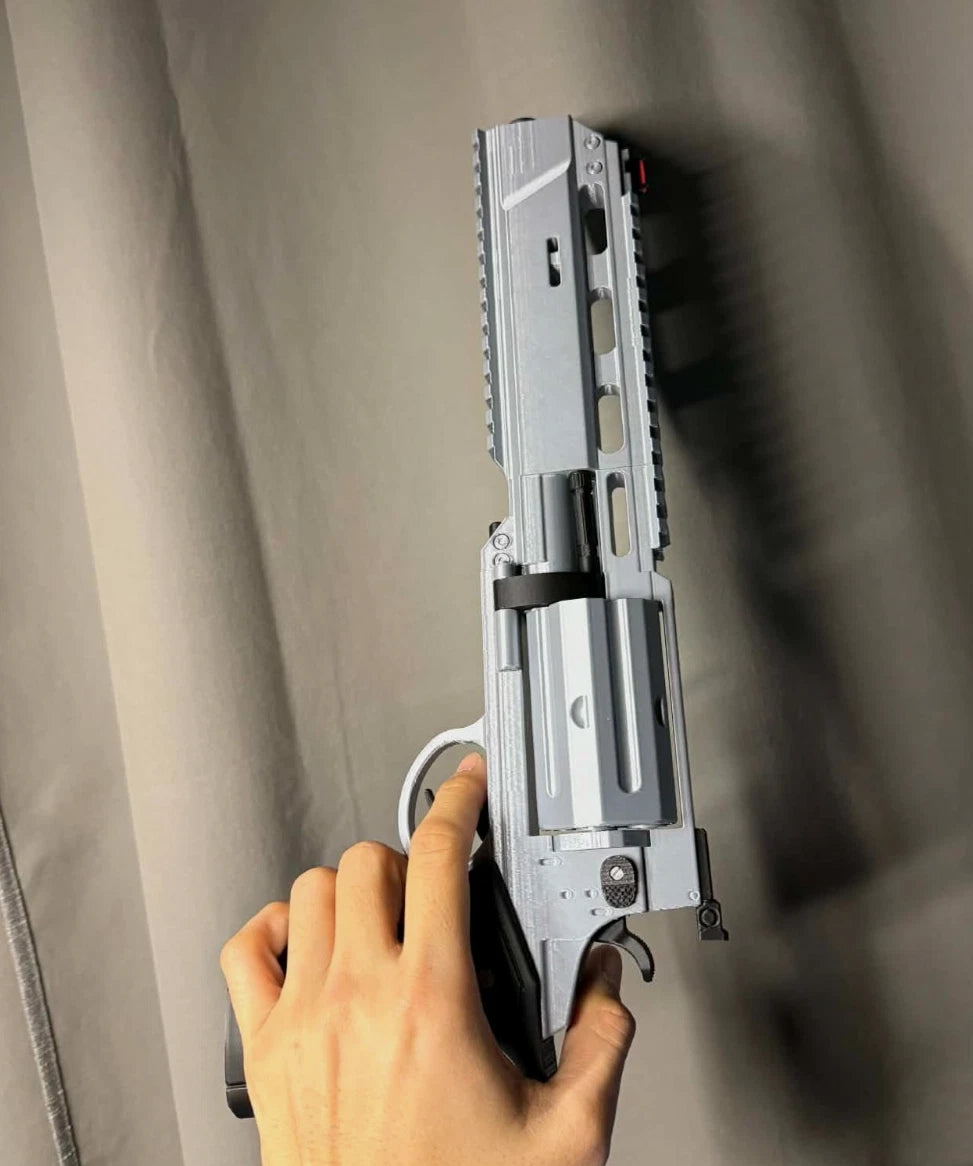 Resident Evil 9 Requiem 2026-Leon's Revolver Requiem 1:1 Prop + Stand