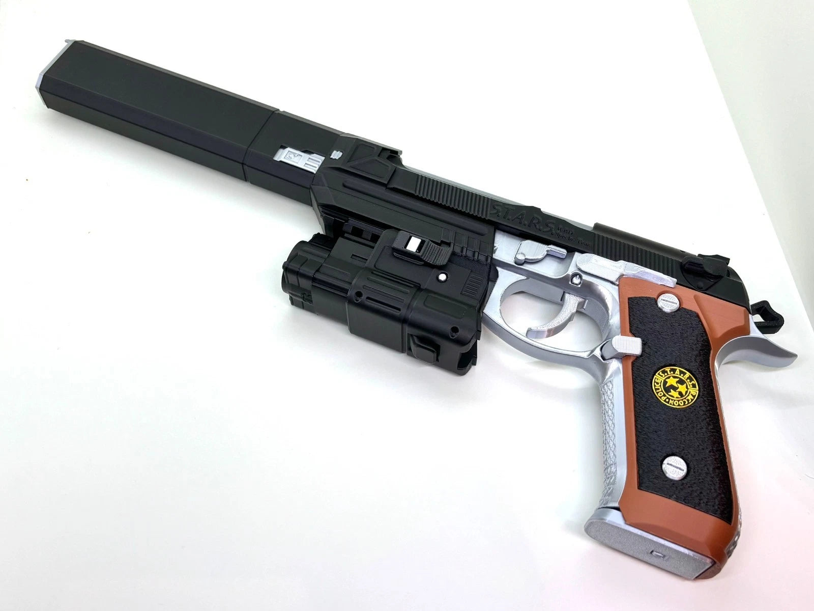 Resident Evil – Beretta 92F Samurai Edge / Wesker Moving Slide 1:1 Prop Cosplay