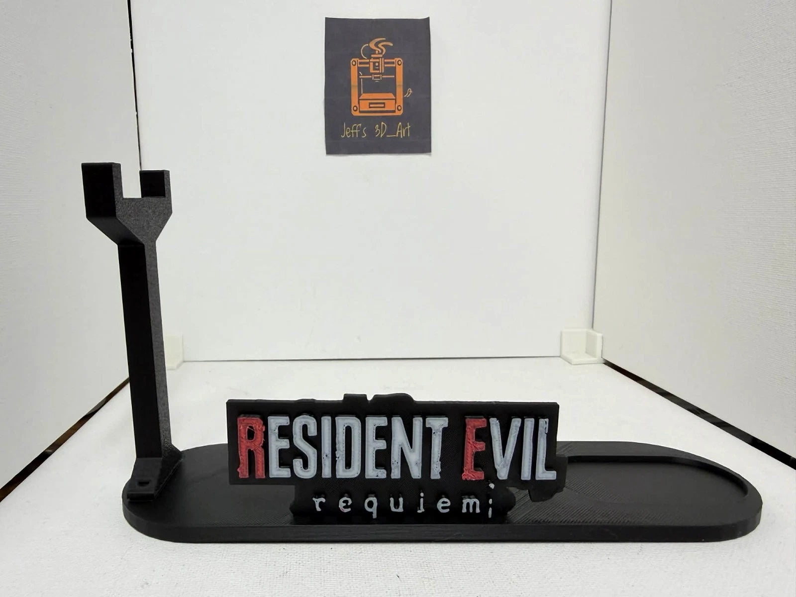 Resident Evil 9 Requiem 2026-Leon's Revolver Requiem 1:1 Prop + Stand